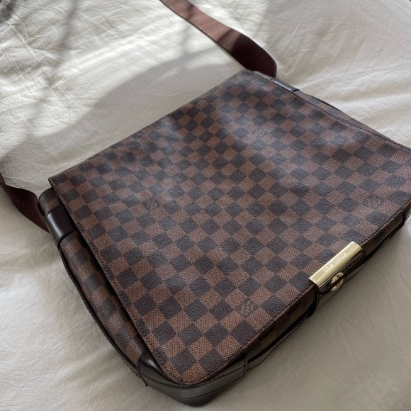 AUTHENTIC Louis Vuitton Messenger Bag - Picture 1 of 13